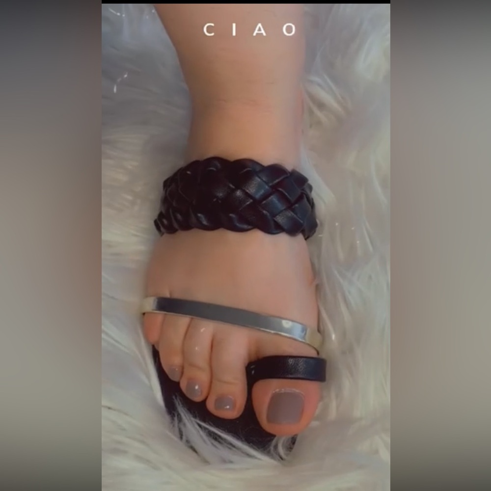Braid sandals